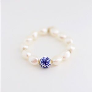 Blue and white pearl bracelet